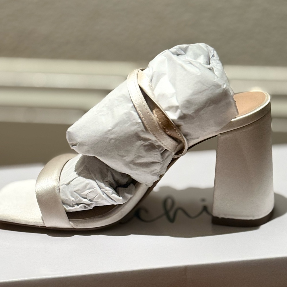 Elegant Ivory Satin Block  Heel Sandals Size 5